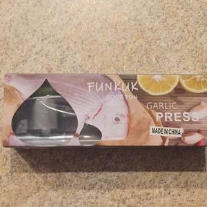 Garlic press new